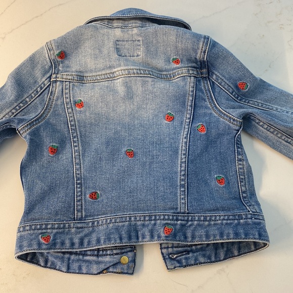 Barely used jacket by 4 y/o.  Perfect condition not a stitch out of place. - Picture 7 of 10